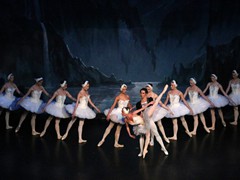 Corps de ballet -
Natalia Kungurtseva / Alexander Butrimovich